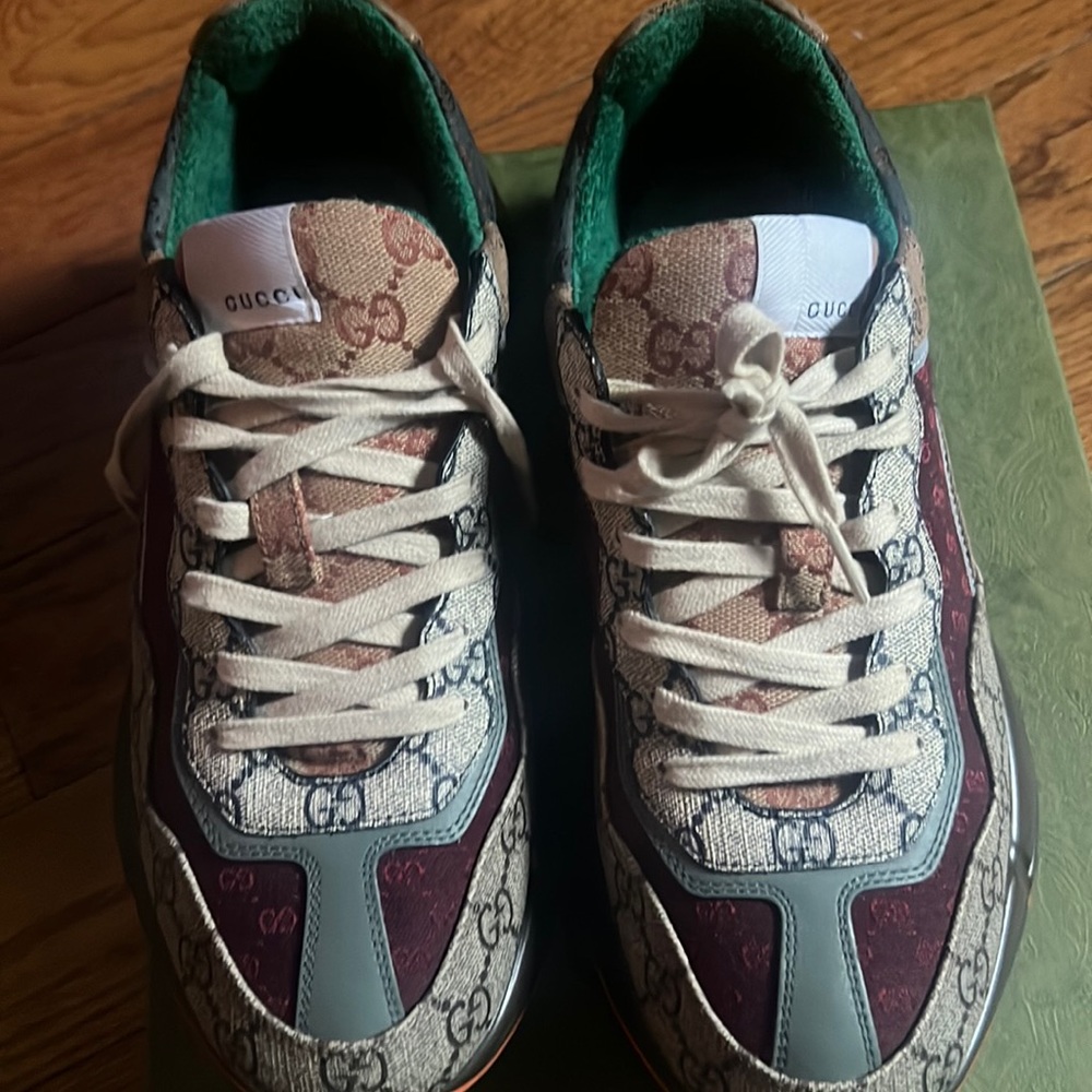 Men Gucci sneakers. Worn once